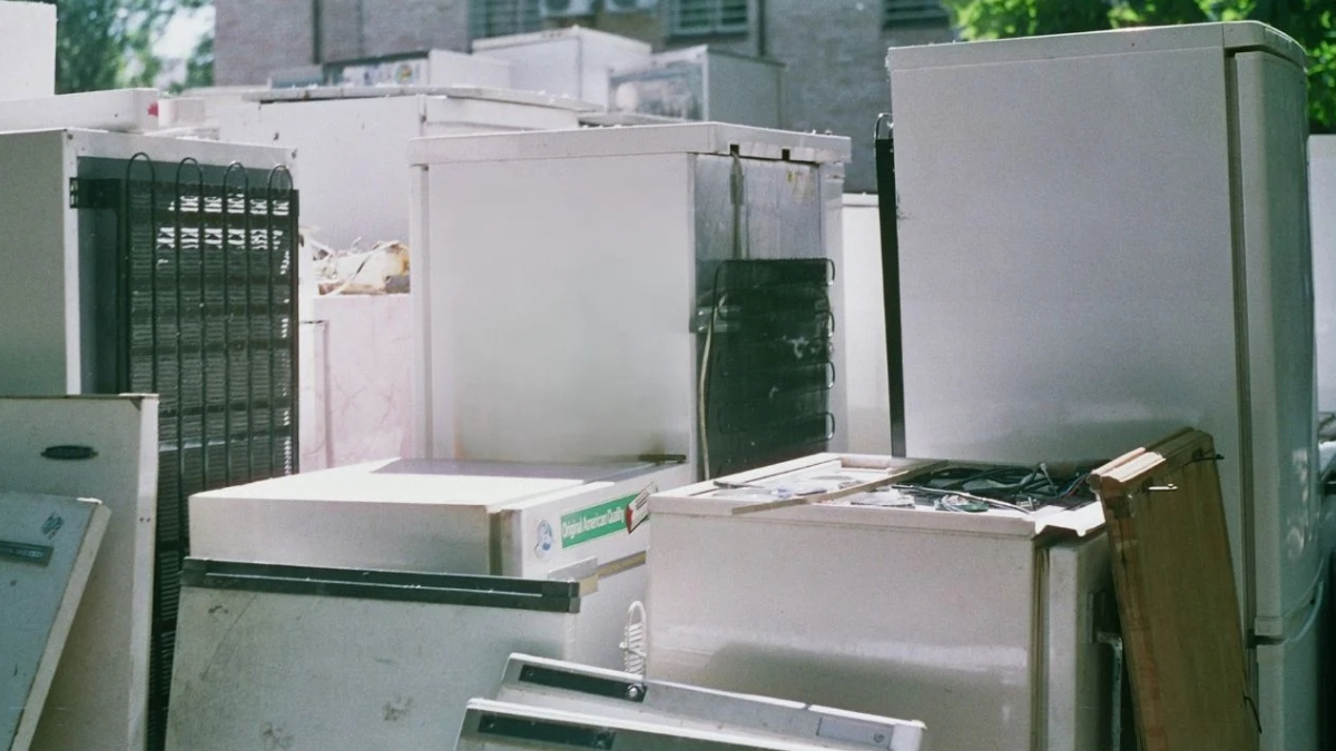 A iniciativa resolve um gargalo histórico do setor: o descarte de itens volumosos como geladeiras
