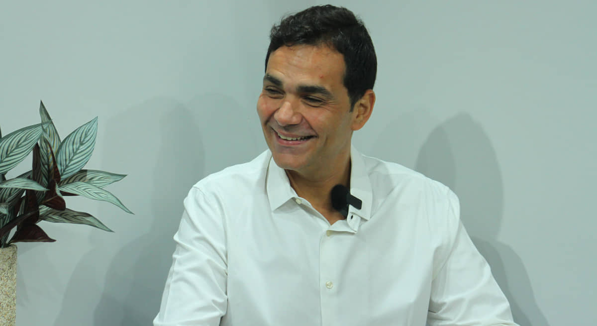 Thiago Papa, secretário de turismo de Santos, em entrevista no estúdio do DL