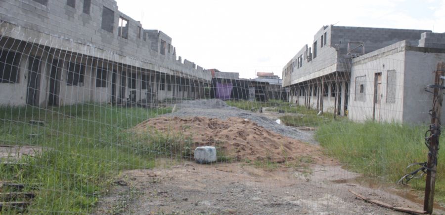 Obra abandonada preocupa moradores
