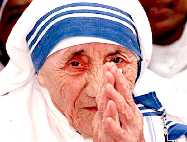 O Papa Francisco declarou santa no dia 4 de setembro a madre Teresa de Calcutá, em uma missa de canonização celebrada na praça de São Pedro, em frente a 100 mil fiéis.