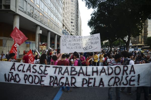 As incertezas econômicas que assolaram os brasileiros em 2016 resultaram em alta no custo de vida aliada a uma queda significativa no consumo das famílias.